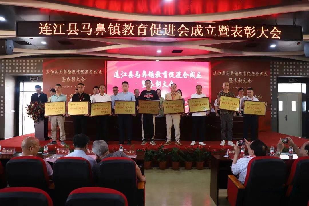 踐行社會(huì)公益  彰顯社會(huì)大愛丨安徽鼎鑫集團(tuán)捐贈(zèng)100萬(wàn)助力家鄉(xiāng)教育事業(yè)